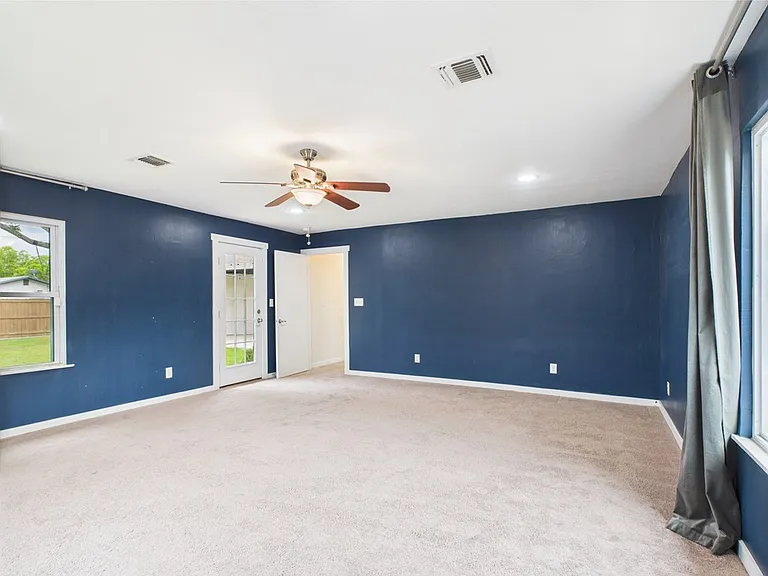 409 S Pear St — Photo 28