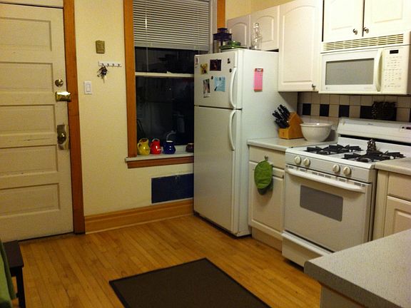 5th image of 821 N Oakley Blvd APT 3