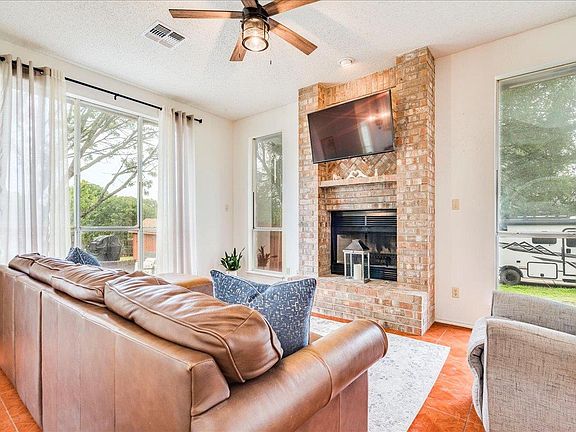 3rd image of 210 Meadow Woods Dr