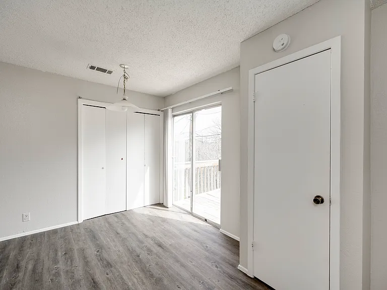 11907 Alpheus Ave — Photo 9