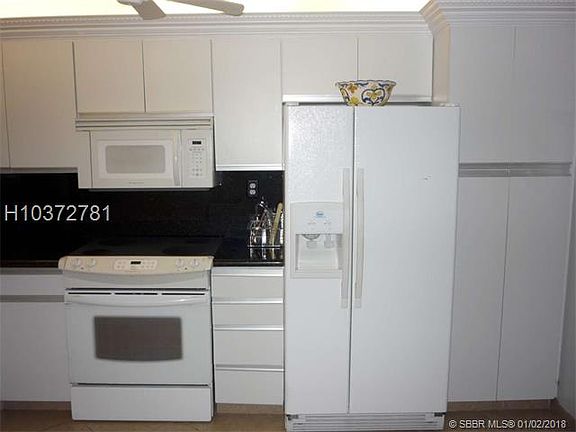 3rd image of 9520 S Hollybrook Lake Dr APT 201