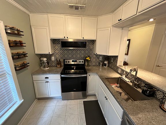 4th image of 1342 Branch St