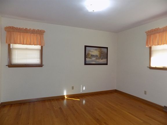 5th image of 511 Blenheim Dr