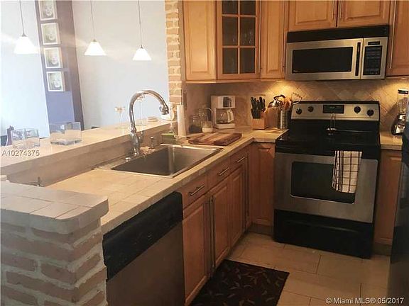 5th image of 1455 N Treasure Dr #Penthouse M