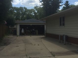 371 E Elk Grove Blvd, Elk Grove Village, IL 60007