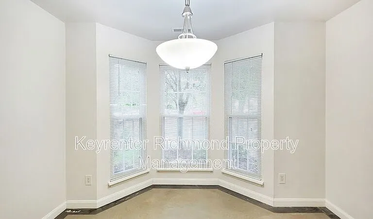 10800 Smithers Ct — Photo 3