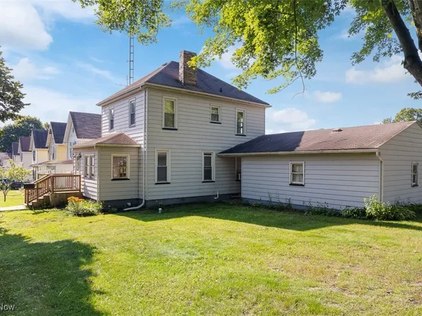 274 2nd St SW, Brewster, OH 44613