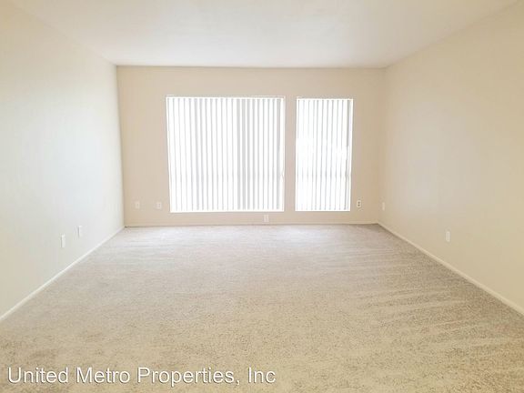 4th image of 1701 W Tuckey Ln Unit 107