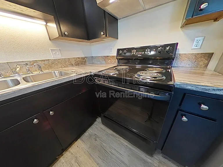 1969 NW Grant Ave #2 — Photo 4