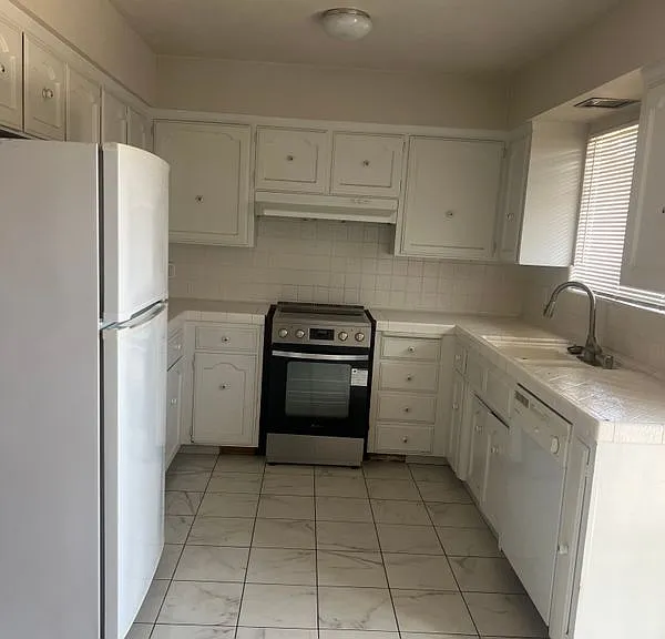 3681 N Fruit Ave #C — Photo 3
