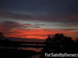 2318 Lake Rd, Highlands, TX 77562