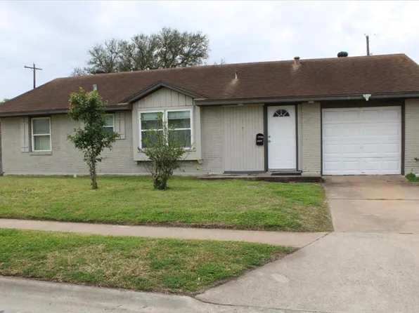 2421 Pine St, Galveston, TX 77551