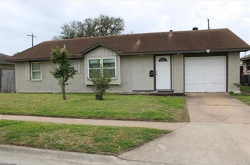 2421 Pine St Photo 1