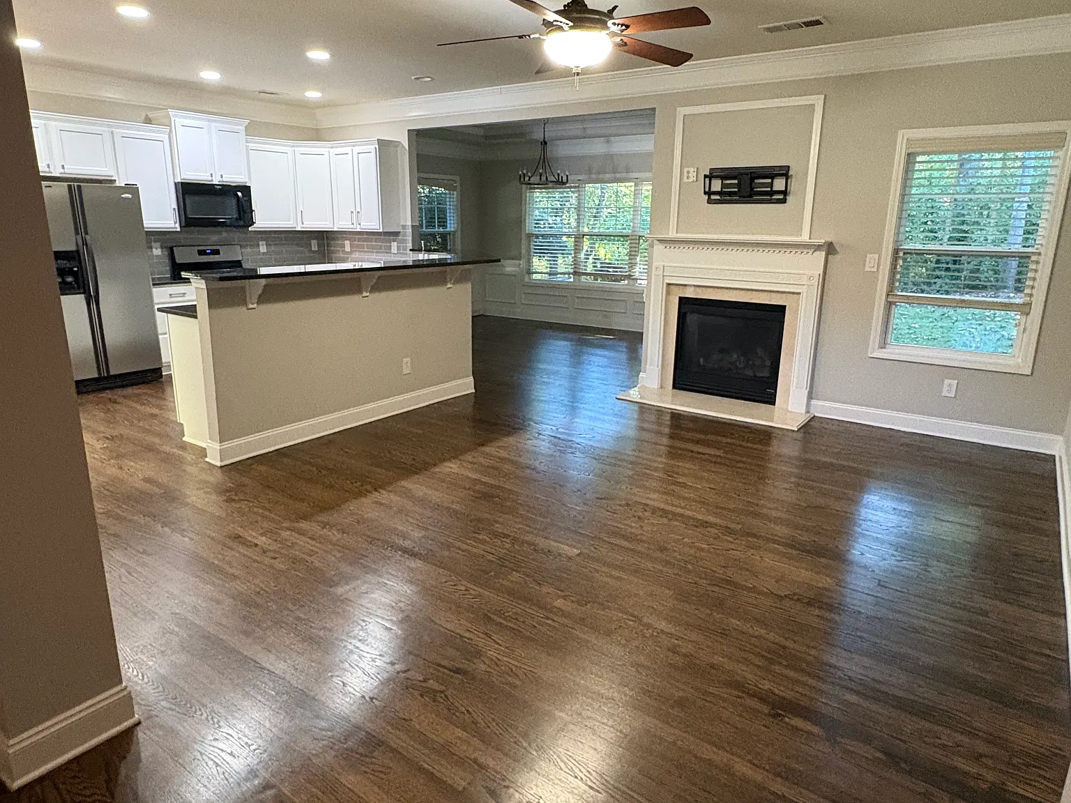 3 bed, 2.5 bath, 1898 sqft, $3,200 — Photo 2