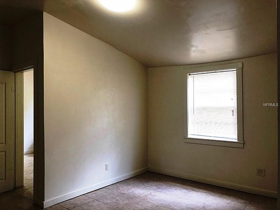 5th image of 1025 Kettles Ave