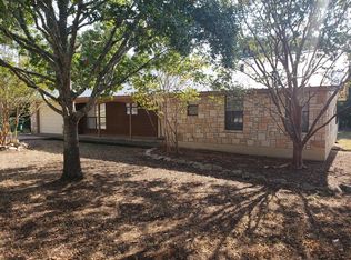1114 Oakridge Dr, Blanco, TX 78606