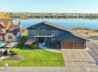915 W Edgewater Ln, Moses Lake, WA 98837