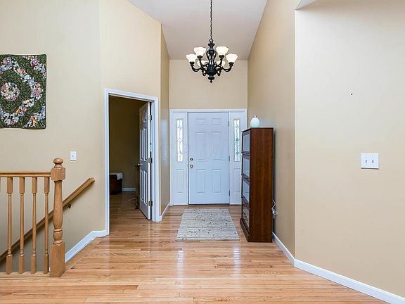 3rd image of 181 Oakwood Ln