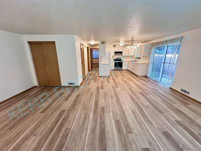 Charming 2-Bed Oasis with 1000 Sq Ft of Comfort at 8927 SE Clinton St, Portland! — Photo 3