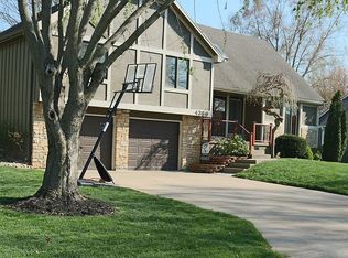 4386 SW Breezy Point Ln, Lees Summit, MO 64082
