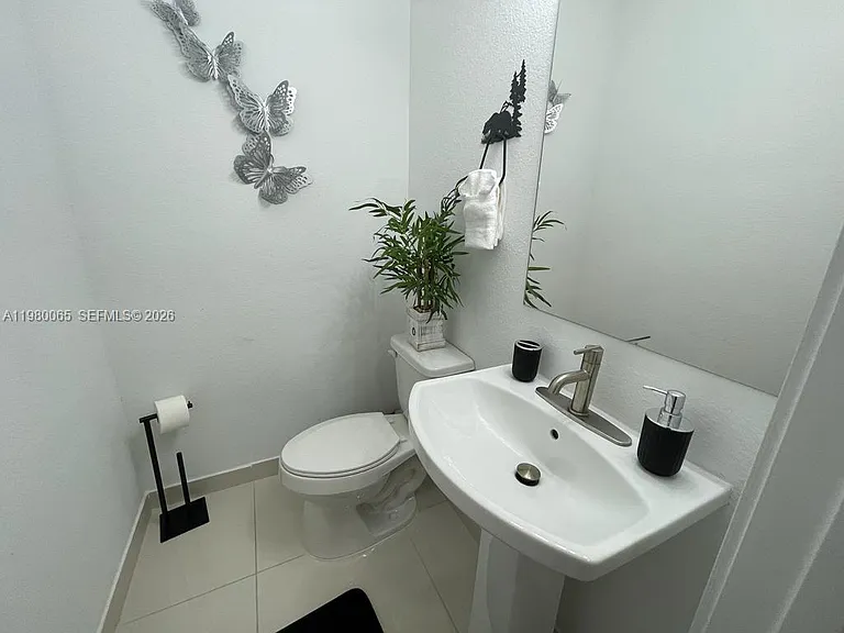 302 NW 11th Ct — Photo 13