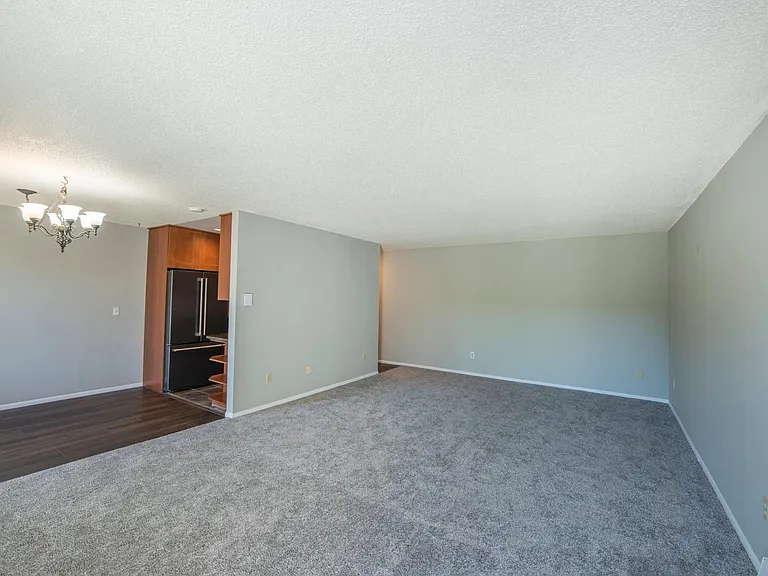 2562 Thorndyke Ave W #303 — Photo 9