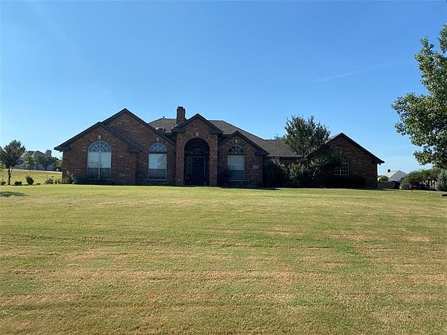 1st image of 1418 Red Oak Cir
