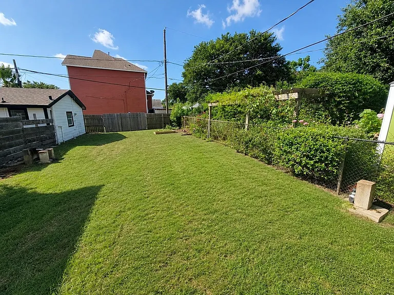 5403 Avenue Q 1/2 — Photo 13
