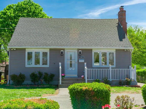 1069 Brookdale Avenue, Bay Shore, NY 11706