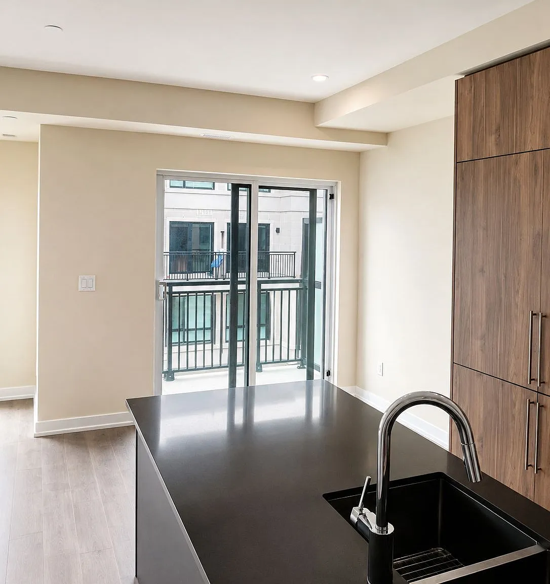 3 bed, $3,000 — Photo 4