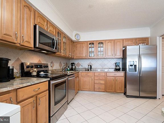 4th image of 3713 S George Mason Dr APT 1711W