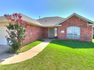 404 S Castle Ridge Ln, Mustang, OK 73064