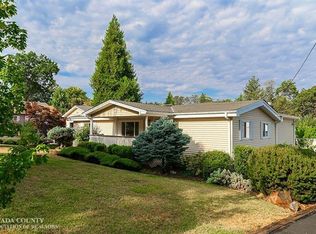 10442 Manzanita Dr, Grass Valley, CA 95945