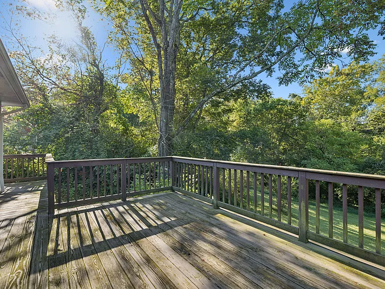 589 Highcrest Dr — Photo 27
