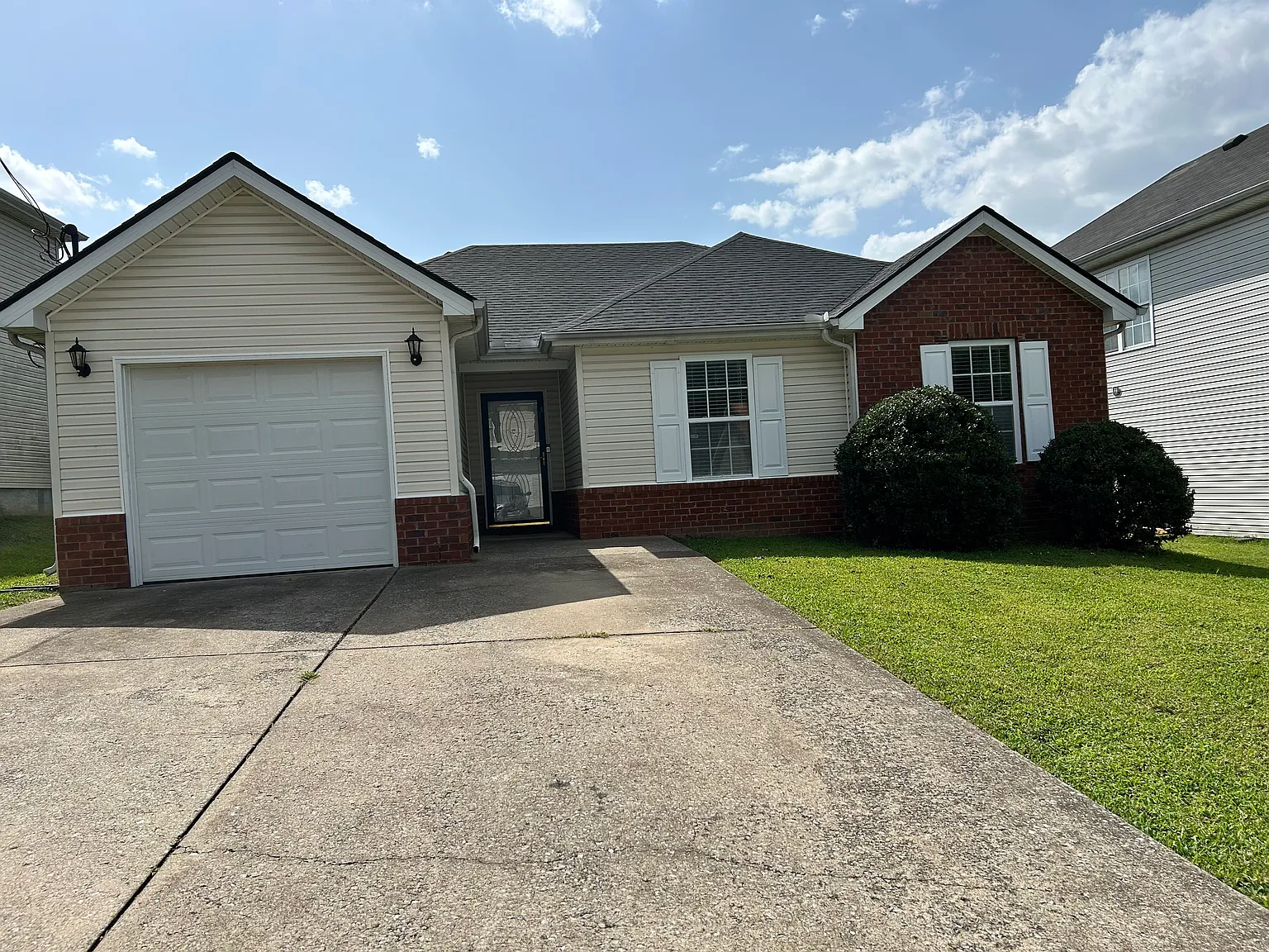 3 bed, 1314 sqft, $2,350 — Photo 1
