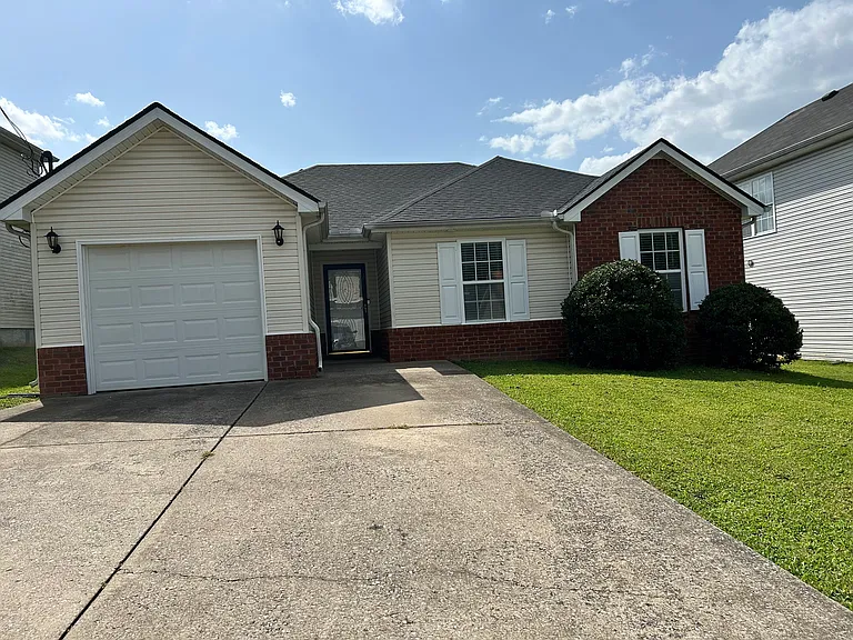 335 Sarna Dr — Photo 1