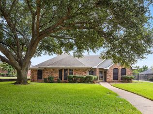 1018 Shady Oak Trl, Mansfield, TX 76063