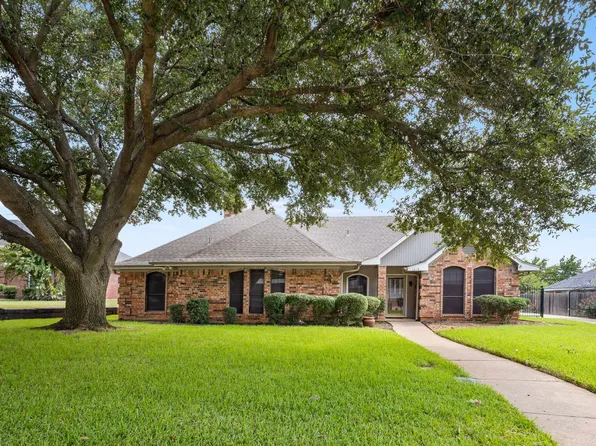 1018 Shady Oak Trl, Mansfield, TX 76063