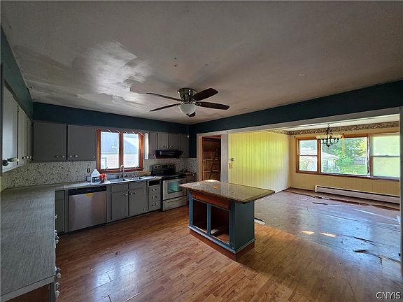 5th image of 9433 Elm St