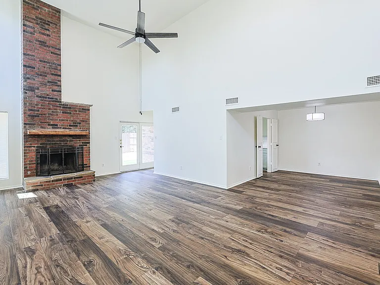 8308 Albany Ave — Photo 13