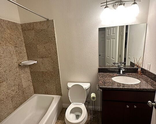 4th image of 4848 Oakwood Ave #1/2