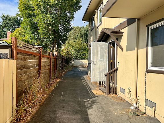 3rd image of 1222 Sir Francis Drake Blvd