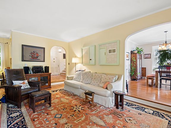 5th image of 444 Oakdale Ave
