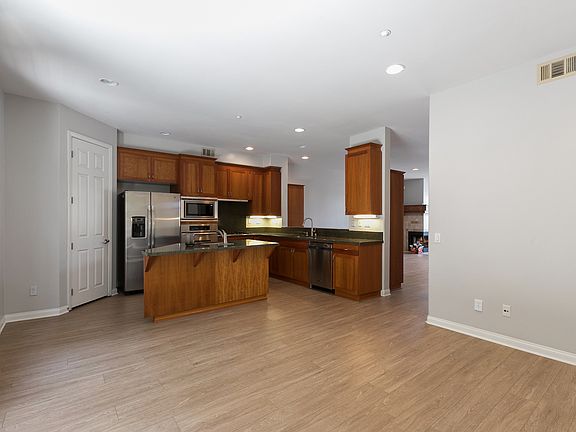 3rd image of 4036 Eagle St