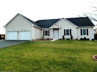 2 Kings Ct, Broad Brook, CT 06016