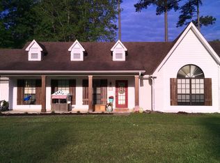 104 Scarlet Dr, Columbus, MS 39705