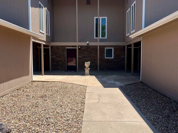 2214 Dover Dr, Hutchinson, KS 67502