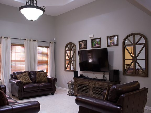 5th image of 800 Amethyst Dr