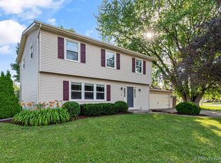 28 Devonshire Cir, Elgin, IL 60123