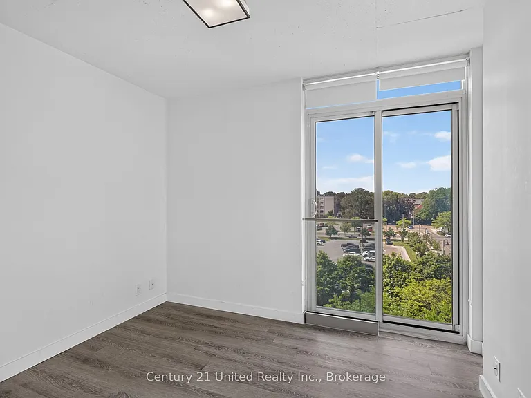 100 Bond St E #606 — Photo 12